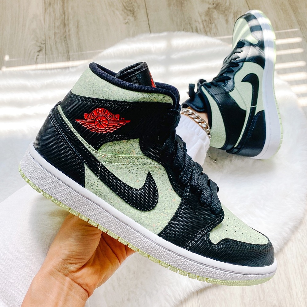 Nike air jordan 1 mid sneakers